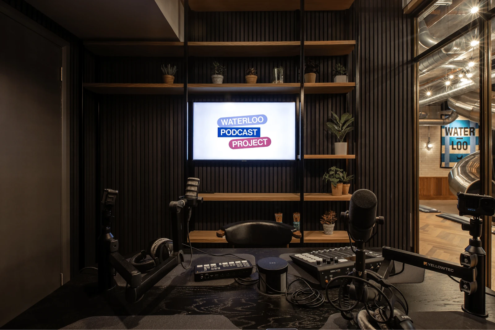 best desks setup for podcasting studio