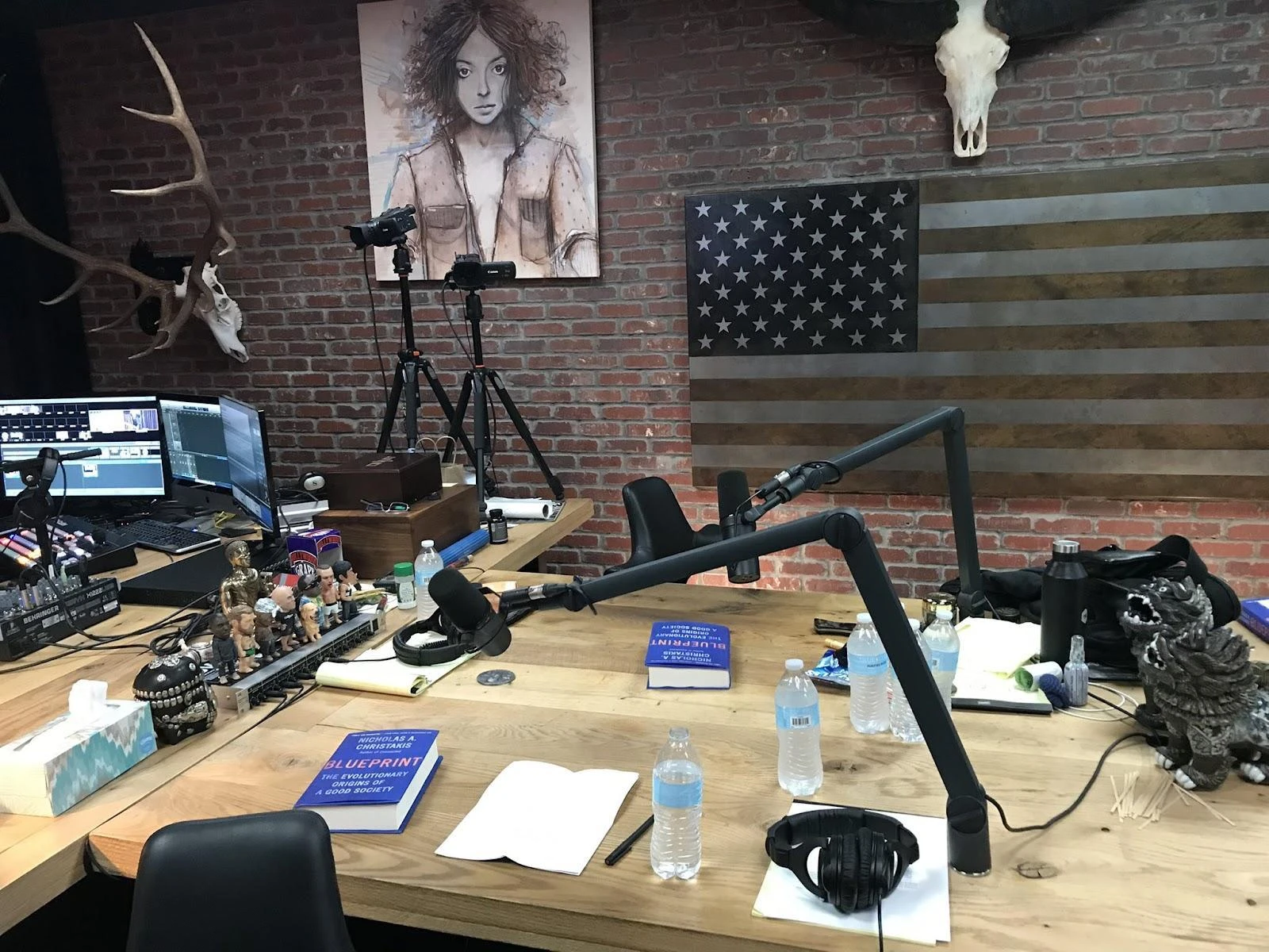 joe rogan podcaster desk setup - the joe rogan experience