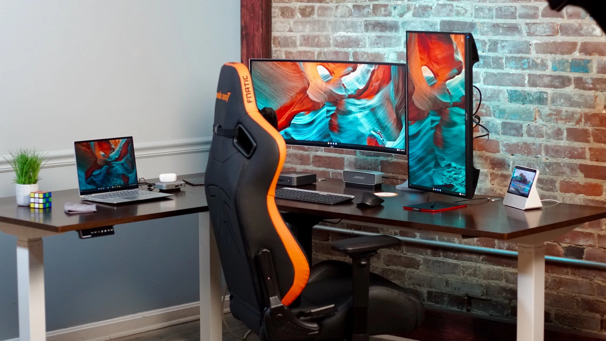 Autonomous SmartDesk Corner