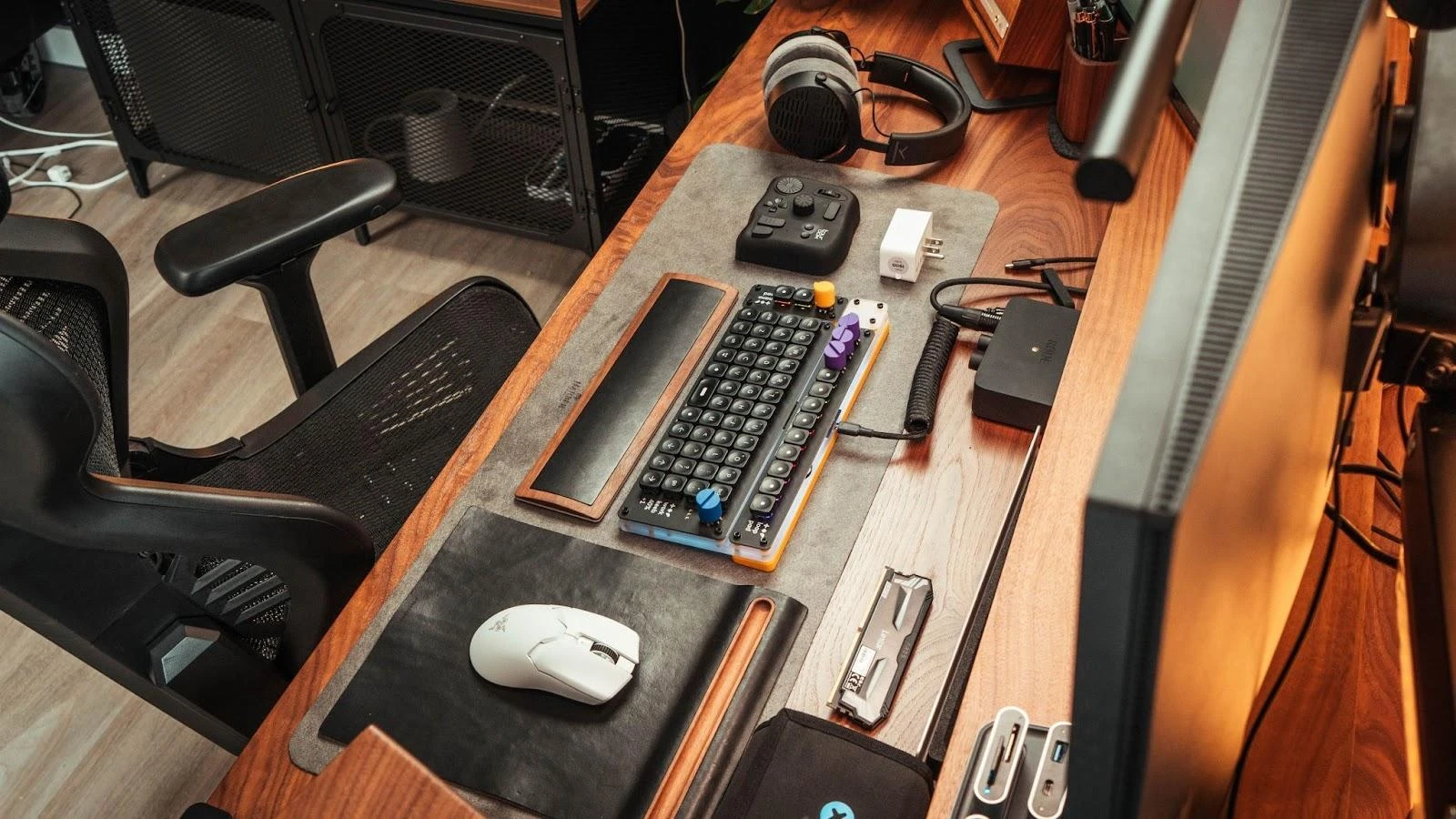 purchasing desk accessories tips