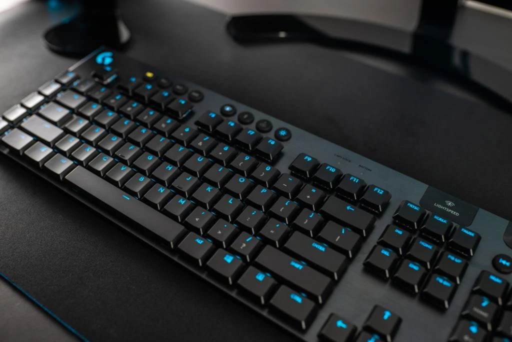 logitech g915 gaming keyboard