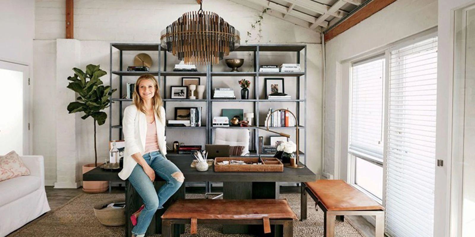 gwyneth paltrow podcaster desk setup