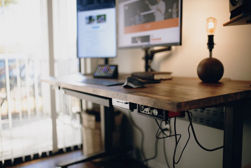7 Surprising Standing Desks Benefits