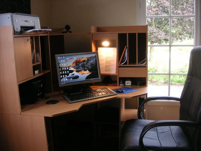 Adjustable Electric Desk For Duel monitor - Dynamic Setups