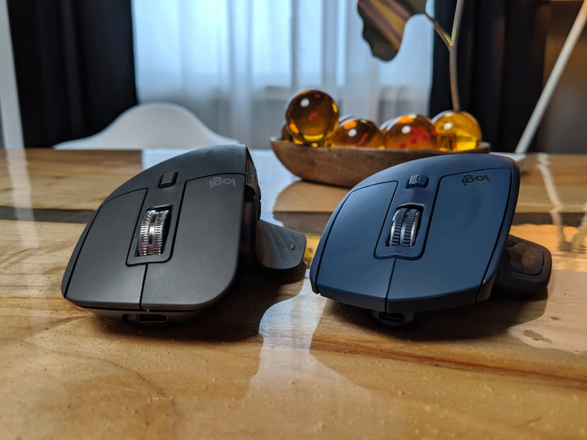 Linus Tech Tips on Twitter: "This has the best scroll wheel I've ever  touched 🤤 (Grey is new, blue is MX Master 2s) https://t.co/0QyeBtbnEP" /  Twitter